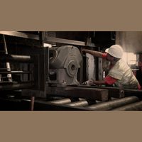 QSaw 1001 carbide band saw blade cutting cast iron in foundry