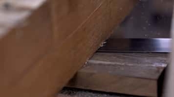 Pallet Dismantling Made Easy – QSaw 901 Band Saw Blade Cutting Reclaimed Pallet Boards